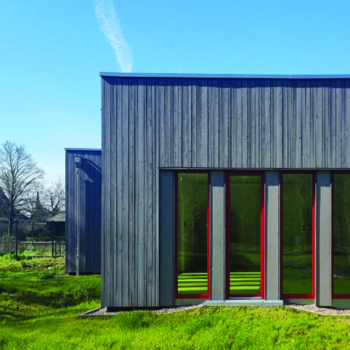 Fassadenausschnitt - moderne Holzfassade